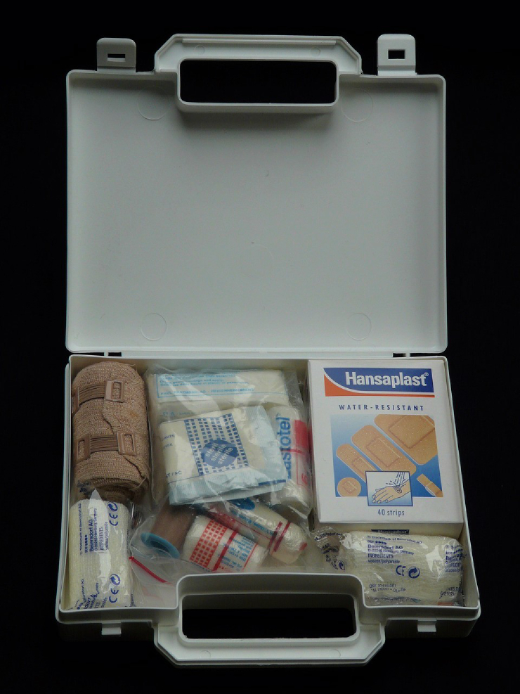 verbandskasten auto maske
